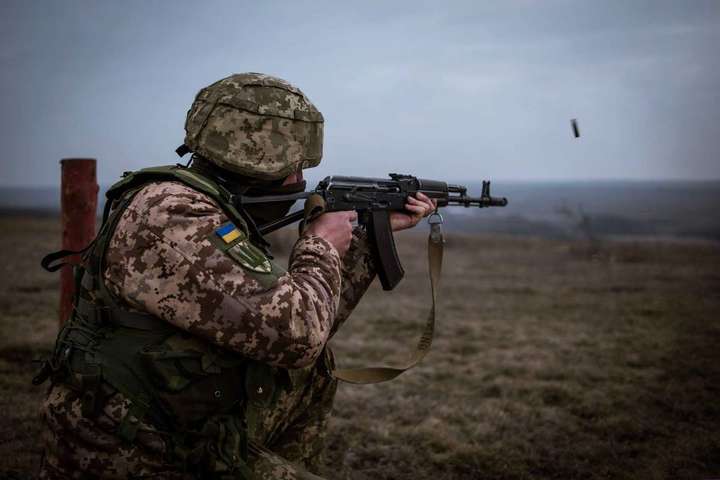 Бойовики на Донбасі продовжують стріляли із забороненої зброї, є поранені
