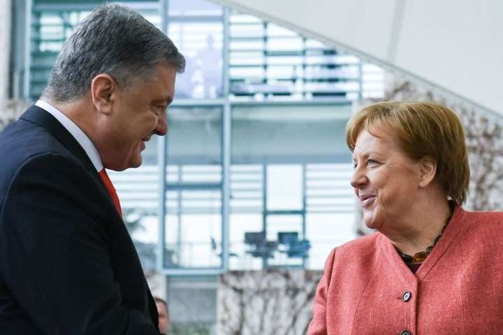 Ангела Меркель привітала п’ятого президента України з Різдвом і Новим роком