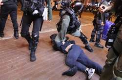 Різдвяні протести у Гонконзі: поліція застосувала проти активістів сльозогінний газ