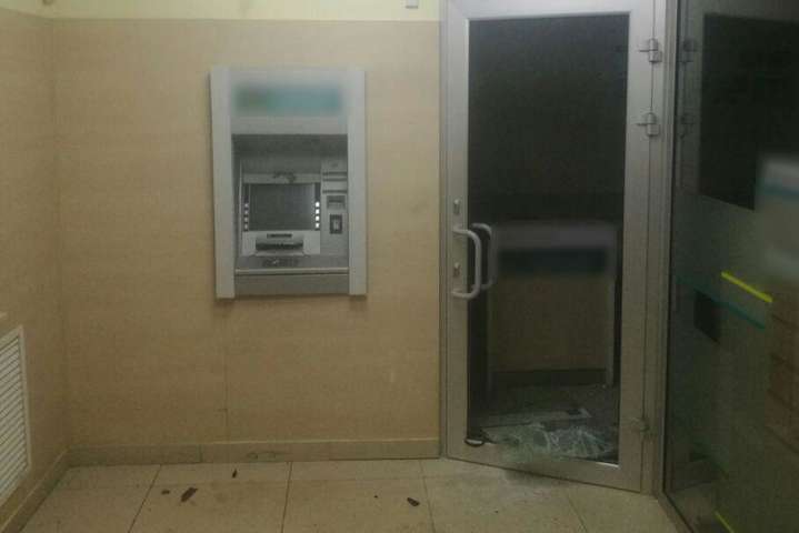 У Харкові невідомі підірвали і пограбували банкомат