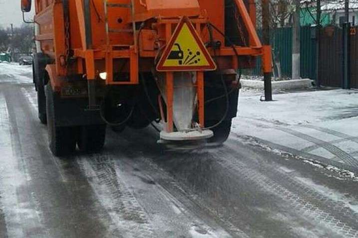 «Київавтодор» попередив водіїв про наближення снігопадів