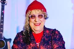  Уиллис наиболее известна как одна из авторов композиции Iʼll Be There for You группы The Rembrandts 
  