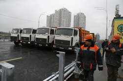 Шулявський міст пройшов випробування 30-тонними вантажівками (фото)