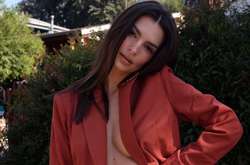 28-летняя Эмили Ратаковски побаловала поклонников новыми снимками