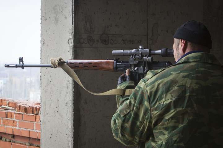 На Донбасі активізувалися ворожі снайпери: поранено українського бійця