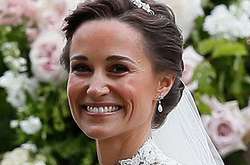  Осенью прошлого года Пиппа Миддлтон впервые стала мамой 
  