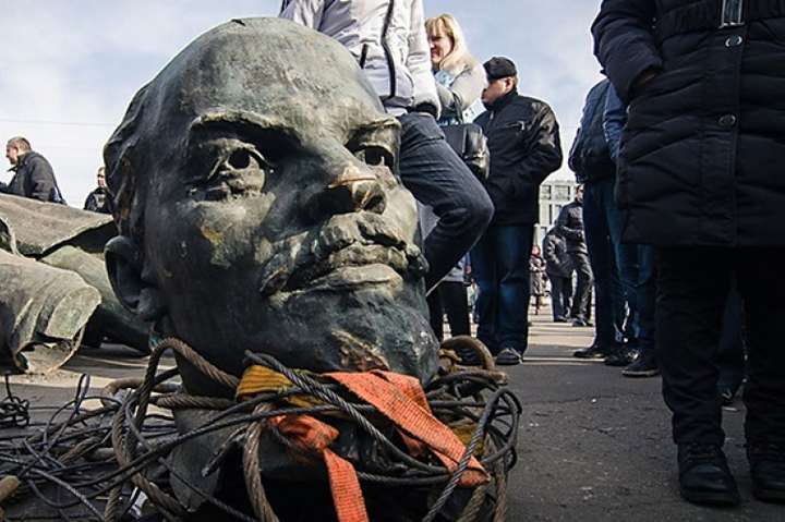 В Українському інституті нацпам’яті розповіли, як доведеться декомунізувати Донбас, після звільнення від окупантів