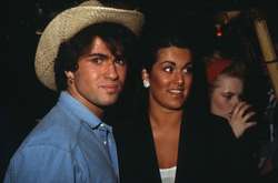  Майкл очень любил свою сестру Мелани, которой завещал 105 миллионов фунтов, а также роскошный особняк за 10 миллионов 
  