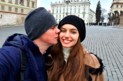 Жена Дмитрия Комарова показала новогодний ретро-образ