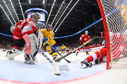 Швеція залишилася єдиною командою, яка виграла обидва стартових матчі чемпіонату світу з хокею