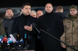 Президент України Володимир Зеленський  на брифінгу в аеропорту «Бориспіль» після зустрічі звільнених полонених