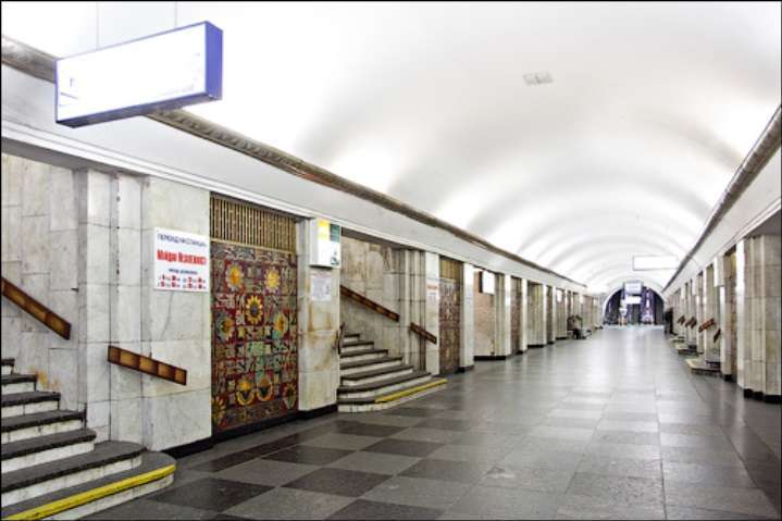 Замінування: Станцію метро «Хрещатик» закрили