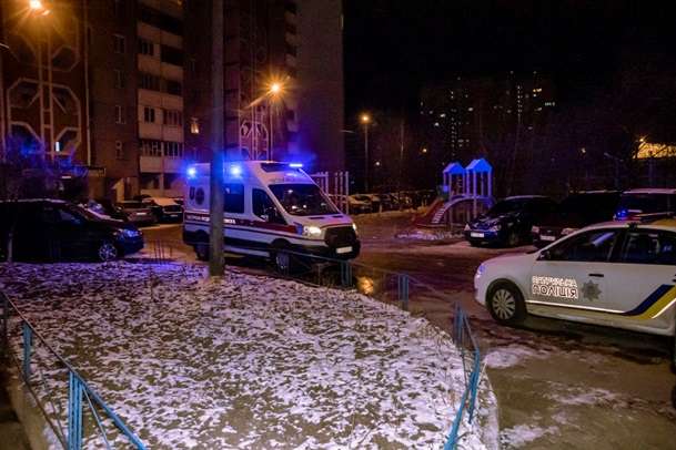 Трагедія у Києві: жінка випала з 13 поверху 