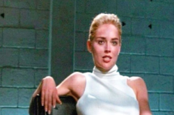  Перед Шэрон извинились и вернули ей ее аккаунт, теперь актриса может продолжить свои знакомства 
  