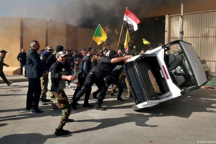 Американського посла в Іраку евакуювали після штурму дипустанови у Багдаді