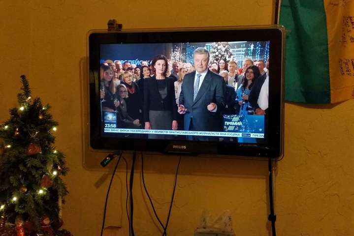 Два телеканала показали новогоднее поздравление Порошенко вместо Зеленского