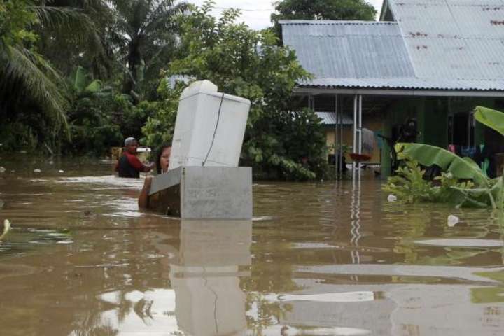 В Індонезії у новорічні свята загинули дев'ять осіб через повені