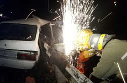  Автомобіль «Таврія»   в’їхав у дорожній відбійник 