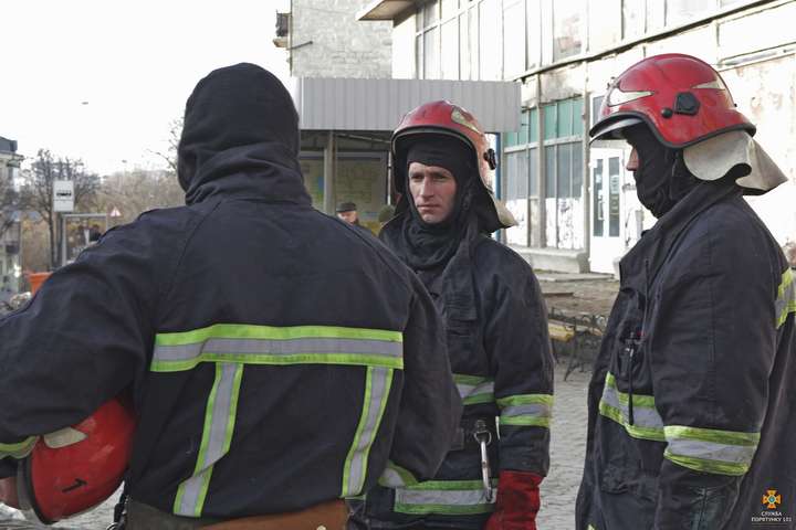 Під час пожежі у багатоповерхівці в Тернополі загинув чоловік (фото)
