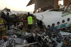 Авіакатастрофа в Казахстані: з’явилося відео моменту падіння літака