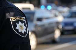 У Києві п'яний чоловік зламав поліцейському палець