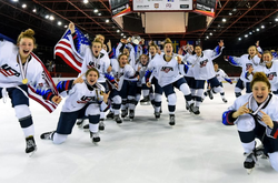Американки у класичному протистоянні обіграли Канаду в фіналі чемпіонату світу з хокею (відео)