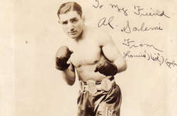 Через невеличкий зріс боксер мав прізвисько 