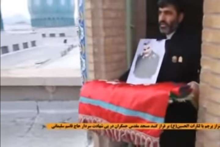 В Ірані над мечеттю підняли червоний прапор помсти