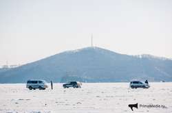 Більше 30 автомобілів одночасно провалилися під лід в російському місті