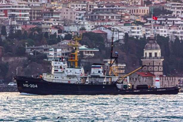 У Чорне море на буксирі зайшов російський військовий корабель