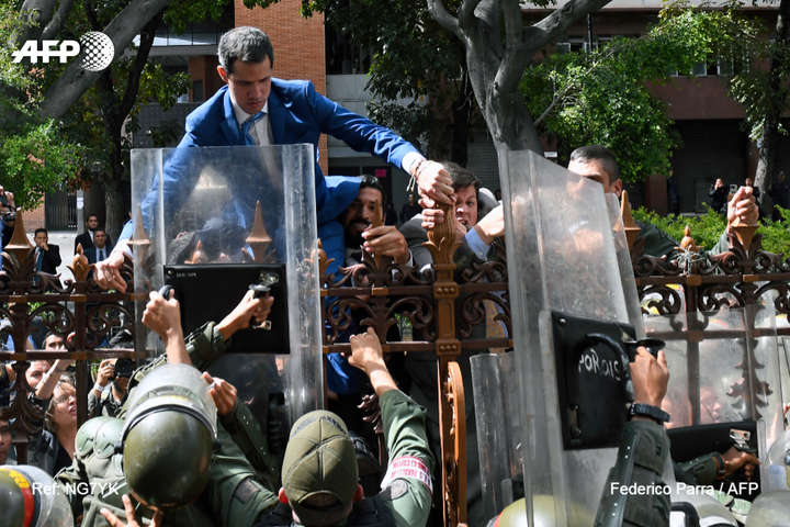 У парламенті Венесуели двовладдя: спікерами призначені Гуайдо і Луїс Парра