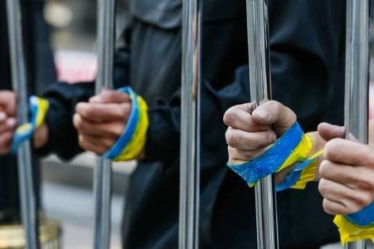 За ґратами у Росії залишаються близько сотні українських політв'язнів 
