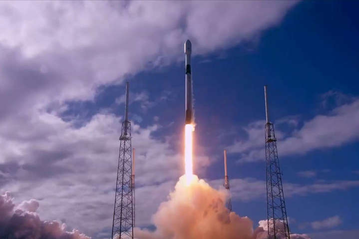 Ракета Falcon 9 стартовала на орбиту с интернет-спутниками Starlink