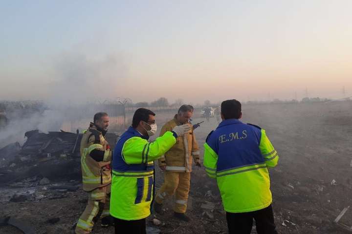 З'явилися перші фото з місця аварії літака МАУ в Ірані