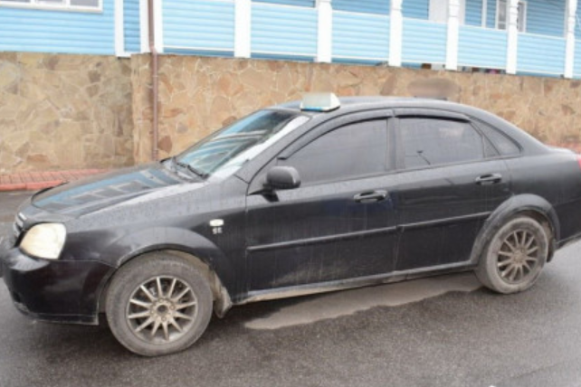 Азербайджанець вкрав машину у вінницького таксиста, яку потім знайшли біля кафе