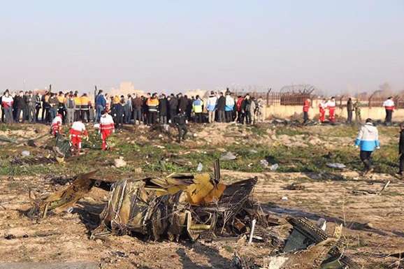 Іранські рятувальники знайшли дві чорні скриньки на місці падіння українського літака 