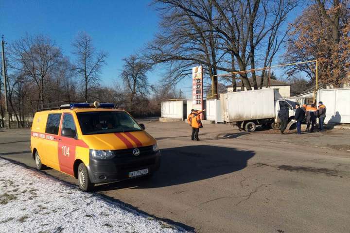На Київщині вантажівка збила газову трубу (фото)