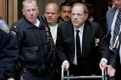  Прокуратура Лос-Анджелеса выдвинула два новых обвинения против Вайнштейна 
  