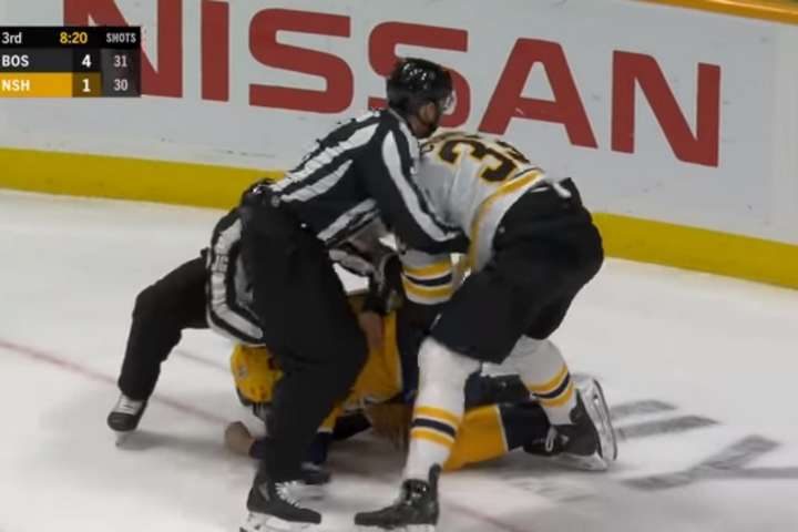 Російський хокеїст НХЛ ледь не відправив суперника у нокаут під час матчу (відео)