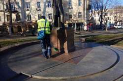 В Одесі привели в порядок пам'ятники, які спотворили вандали