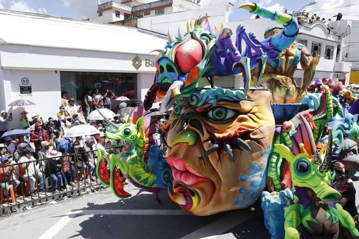 Свято чорних і білих. Яскраві фото грандіозного карнавалу в Колумбії