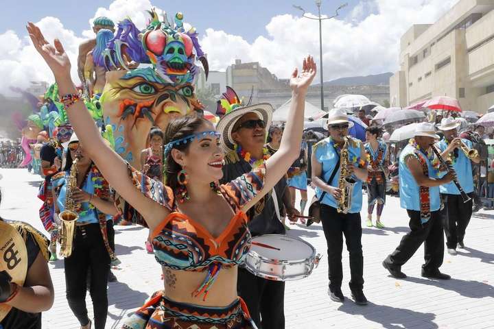 Праздник черных и белых. Яркие фото грандиозного карнавала в Колумбии