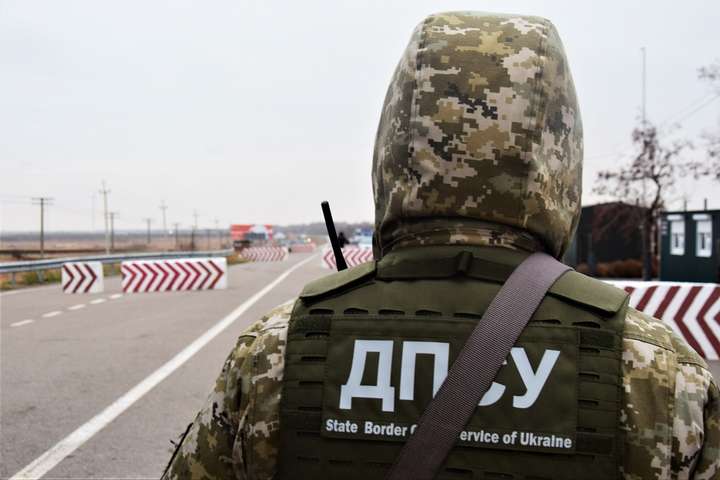 Прикордонники тримають на контролі понад чотири тисячі осіб через поїздки до окупованого Криму