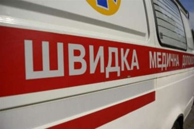Біля метро «Чернігівська» в Києві помер чоловік 