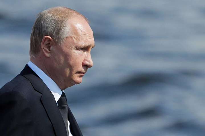 Путин на ракетном крейсере «заценил» военные учения возле оккупированного Крыма