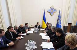 Зеленський провів нараду оперативного штабу з питань авіакатастрофи МАУ