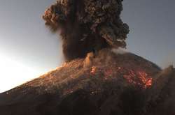 У Мексиці вулкан викинув трикілометровий стовп попелу у повітря 