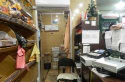 Чоловік проникав у кіоски та забирав виручку з каси, мобільні телефони та продукти харчування