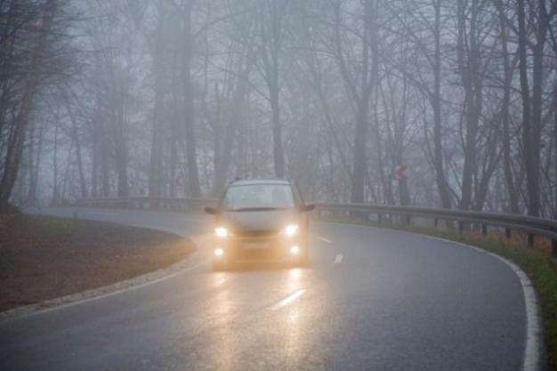 «Укравтодор» попередив водіїв про ожеледицю і погану видимість через туман 