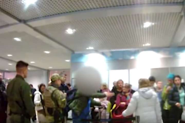 Лаявся та погрожував прикордонникам: у «Борисполі» затримали агресивного пасажира (відео)